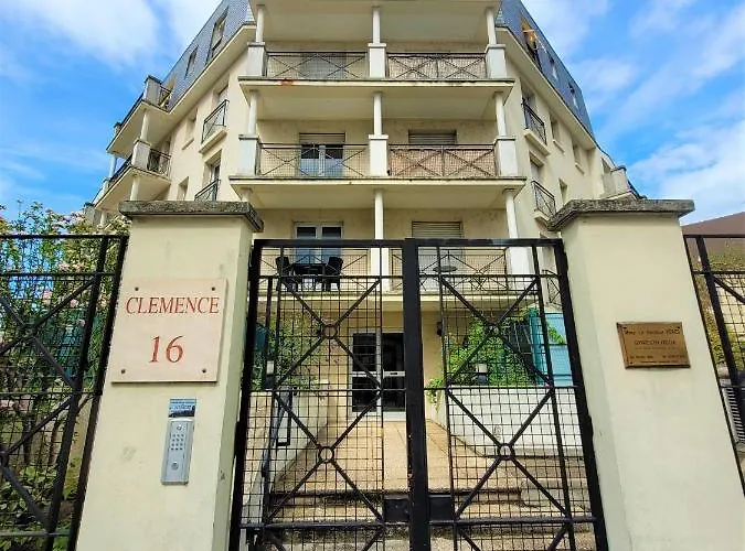 Nid Douillet Plein De Charme Avec Parking Gratuit Appartement Chantilly